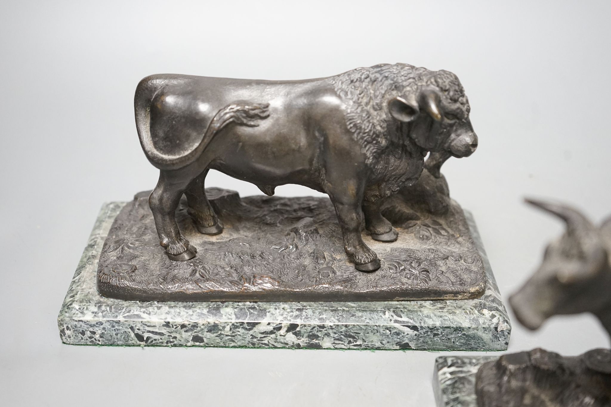 A pair of 20th century bronzes, a cow and a bull, on marble bases, 21cm